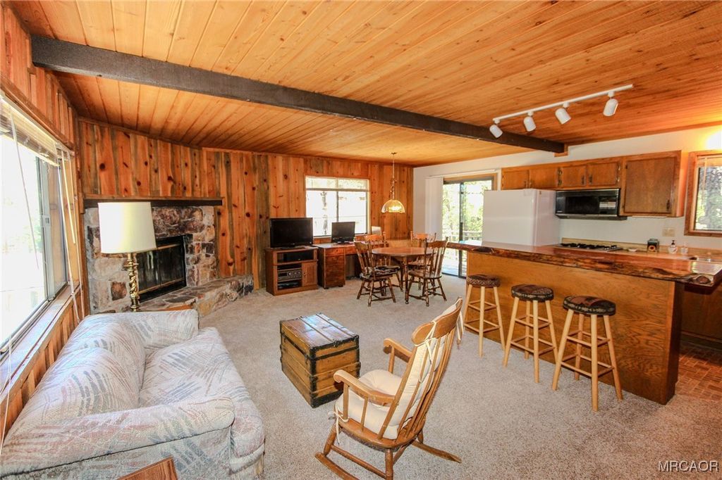 Photo of 1096 Menlo Drive, Big Bear Lake, CA 92315 (MLS # 32502844)