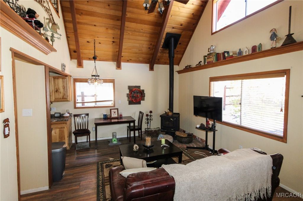 Photo of 771 Victoria Lane, Sugarloaf, CA 92386 (MLS # 32502493)