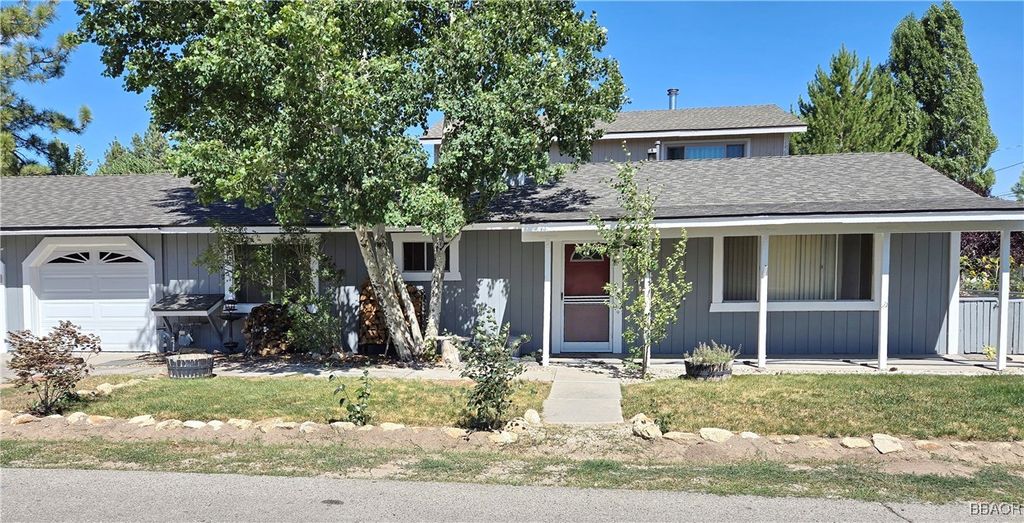 Photo of 171 W Meadow Lane, Big Bear City, CA 92314 (MLS # 32502041)