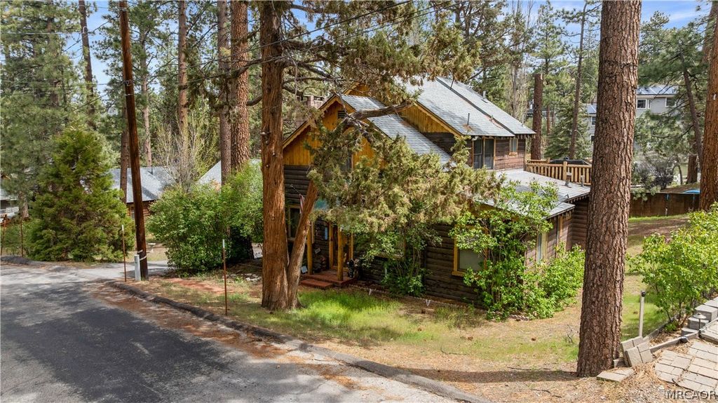 Photo of 420 Sheridan Drive, Big Bear City, CA 92314 (MLS # 32600884)