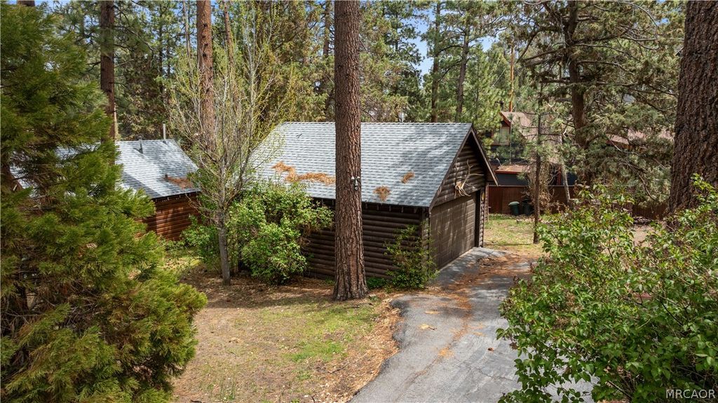 Photo of 420 Sheridan Drive, Big Bear City, CA 92314 (MLS # 32600884)