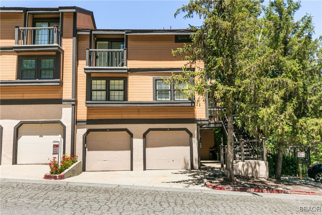 Photo of 7 Village #2, Lake Arrowhead, CA 92352 (MLS # 32501986)