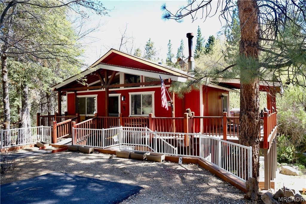 Photo of 43354 Deer Canyon Road, Big Bear Lake, CA 92315 (MLS # 32600240)