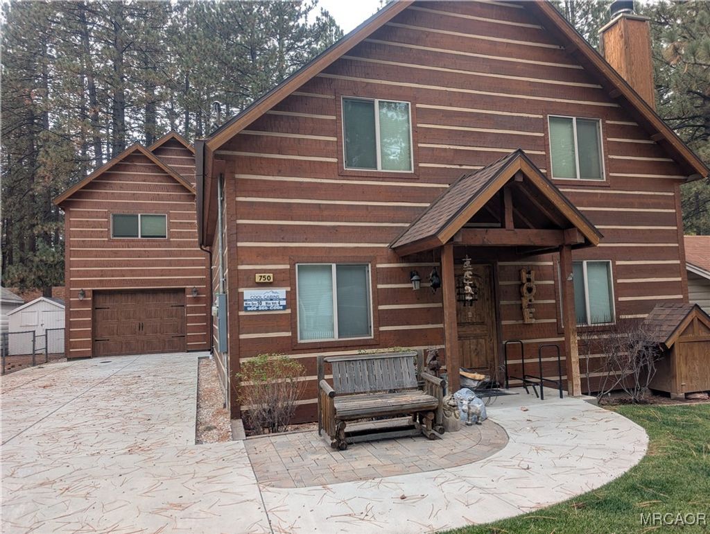 Photo of 750 Elm Street, Big Bear Lake, CA 92315 (MLS # 32502797)