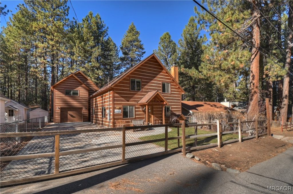 Photo of 750 Elm Street, Big Bear Lake, CA 92315 (MLS # 32502797)