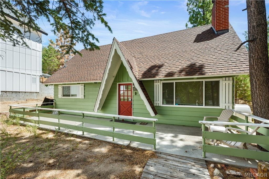 Photo of 653 Temple Lane, Big Bear Lake, CA 92315 (MLS # 32600679)