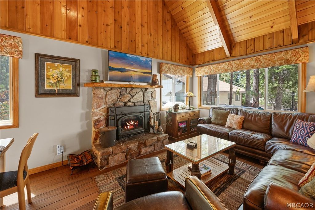 Photo of 653 Temple Lane, Big Bear Lake, CA 92315 (MLS # 32600679)