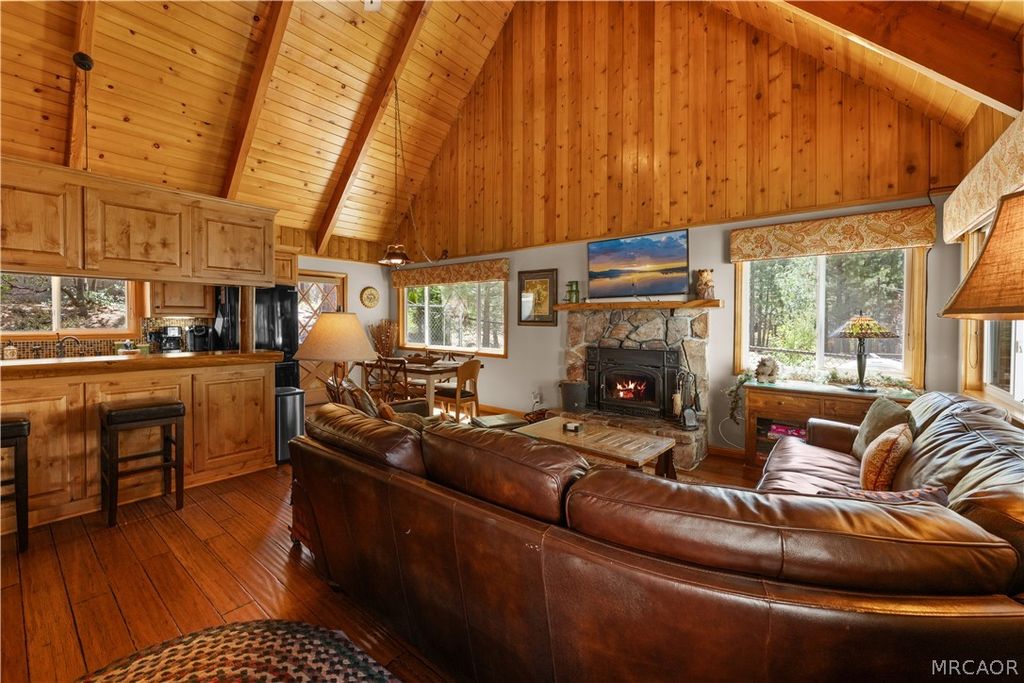 Photo of 653 Temple Lane, Big Bear Lake, CA 92315 (MLS # 32600679)