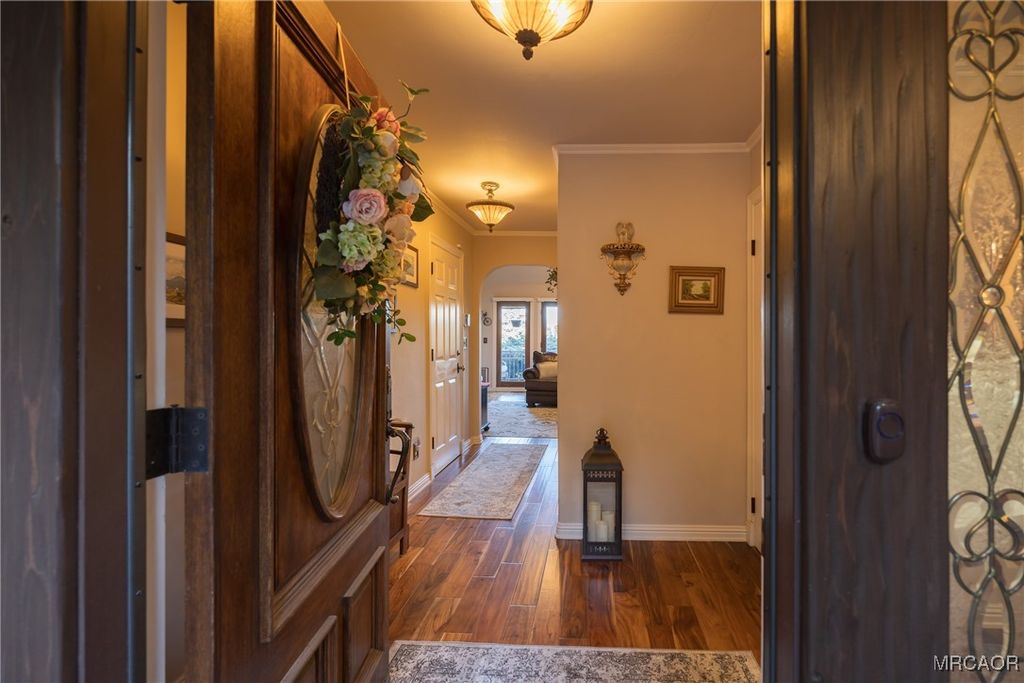 Photo of 26335 Walnut Hills Drive, Lake Arrowhead, CA 92352 (MLS # 32600119)