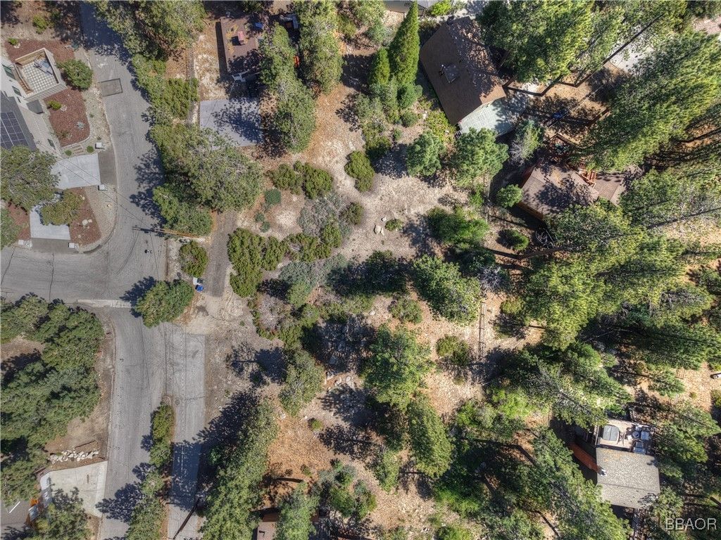 Photo of 38606 Talbot, Big Bear Lake, CA 92315 (MLS # 32501563)