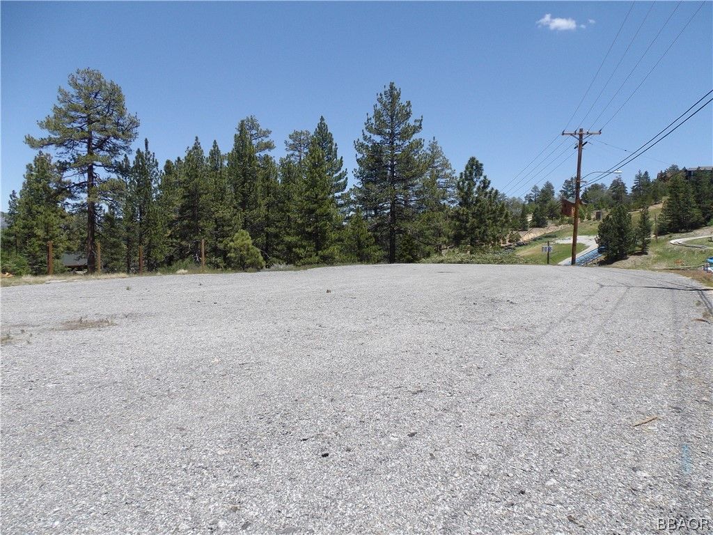 Photo of 40318 Big Bear Boulevard W, Big Bear Lake, CA 92315 (MLS # 32405213)