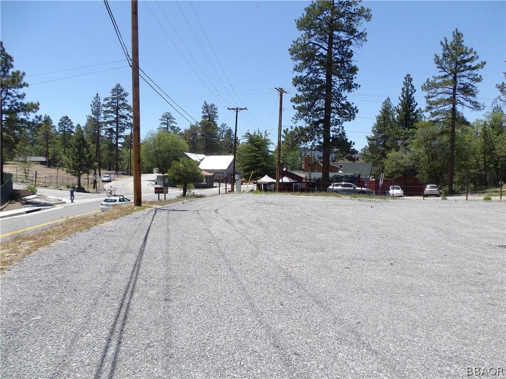 Photo of 40318 Big Bear Boulevard W, Big Bear Lake, CA 92315 (MLS # 32405213)