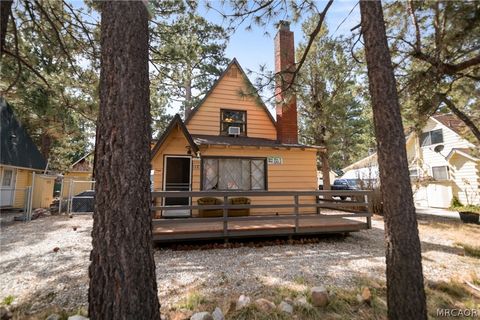Photo of 324 Angeles Boulevard, Big Bear City, CA 92314 (MLS # 32600447)