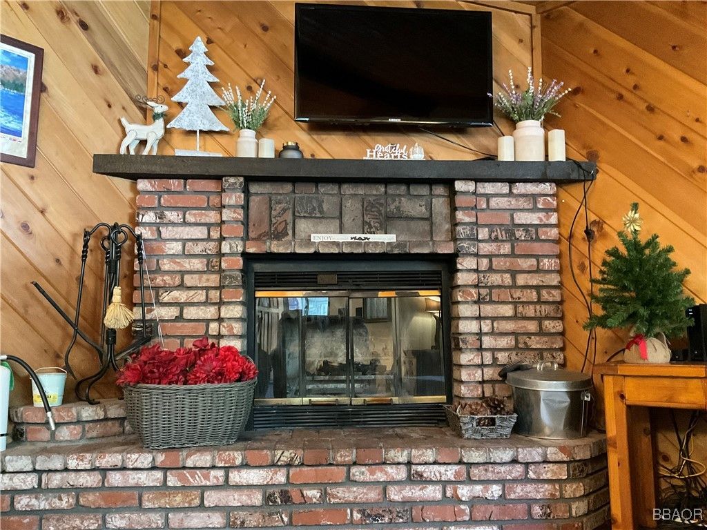 Photo of 42592 Cedar Avenue, Big Bear Lake, CA 92315 (MLS # 32501874)