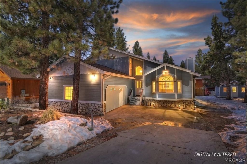 Photo of 737 E Mountain View Blvd, Big Bear Lake, CA 92314 (MLS # 32600338)