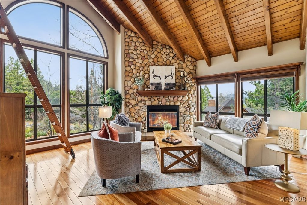 Photo of 892 Nadelhorn Drive, Lake Arrowhead, CA 92352 (MLS # 32600108)