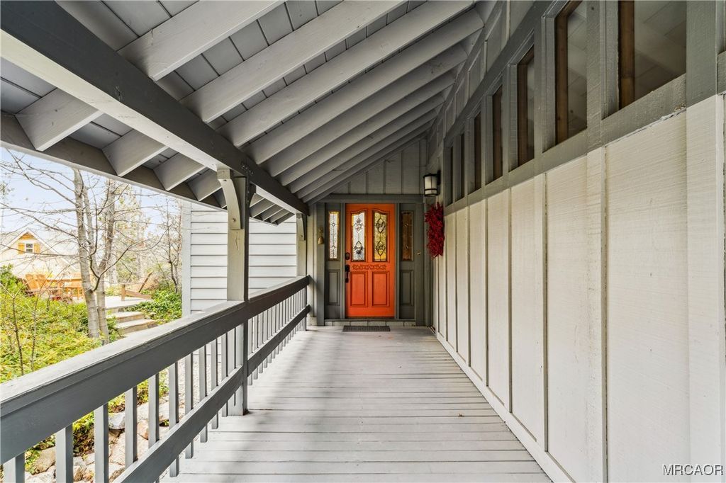 Photo of 892 Nadelhorn Drive, Lake Arrowhead, CA 92352 (MLS # 32600108)