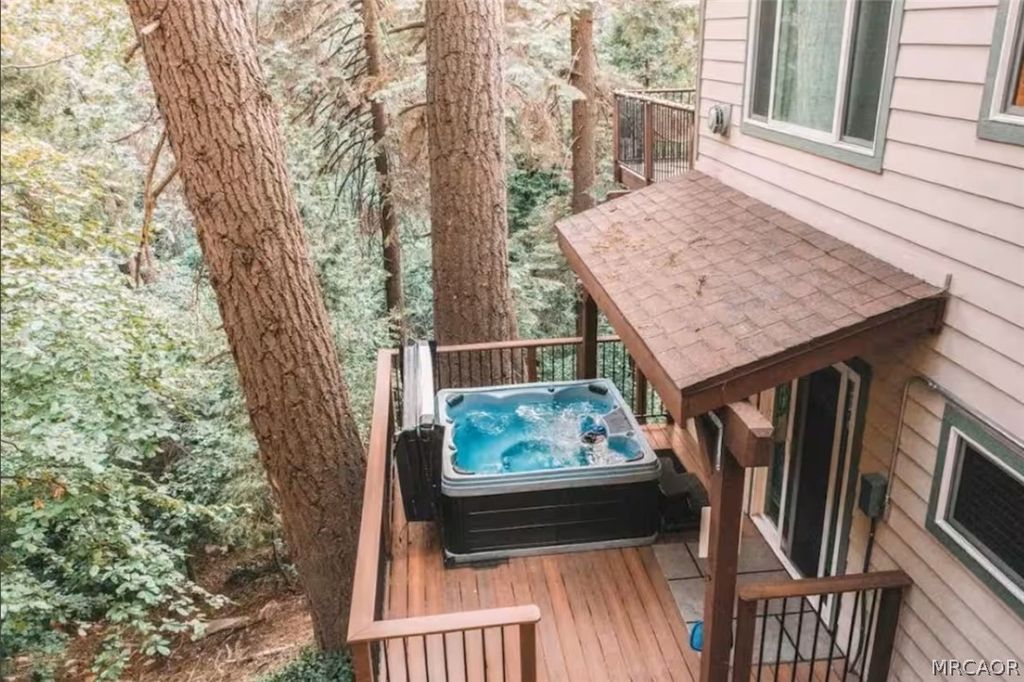 Photo of 576 Kuffel Canyon Road, Lake Arrowhead, CA 92352 (MLS # 32600525)