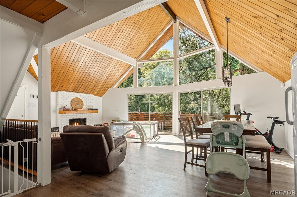 Photo of 316 Pioneer Road, Lake Arrowhead, CA 92352 (MLS # 32601052)