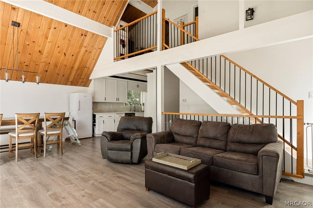 Photo of 316 Pioneer Road, Lake Arrowhead, CA 92352 (MLS # 32601052)