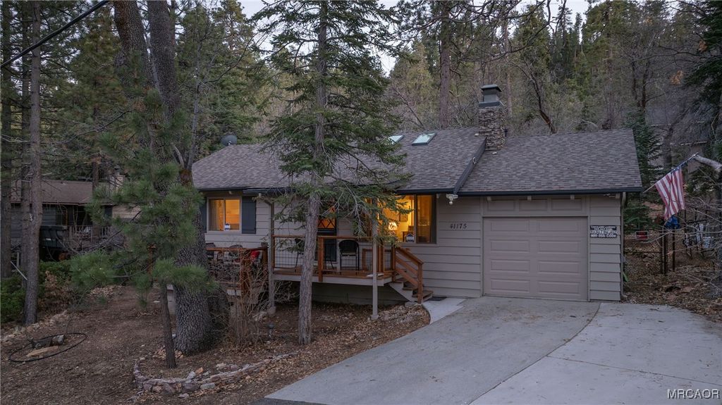 Photo of 41175 Terrapin Road, Big Bear Lake, CA 92315 (MLS # 32600184)