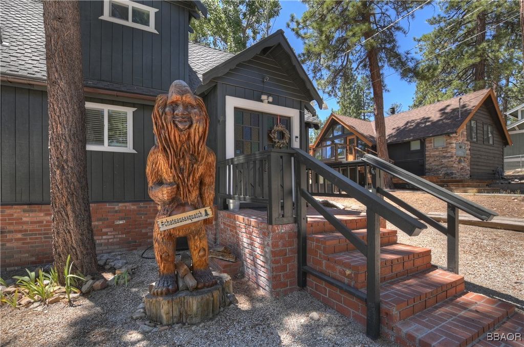 Photo of 1126 Sugarpine Road, Big Bear City, CA 92314 (MLS # 32501498)