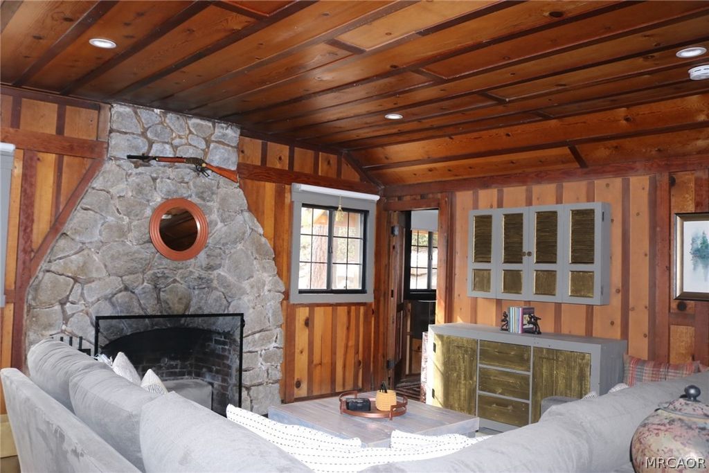 Photo of 260 Nolan Trail, Fawnskin, CA 92333 (MLS # 32600663)