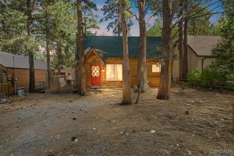 Photo of 313 Leonard Lane, Big Bear City, CA 92386 (MLS # 32502432)