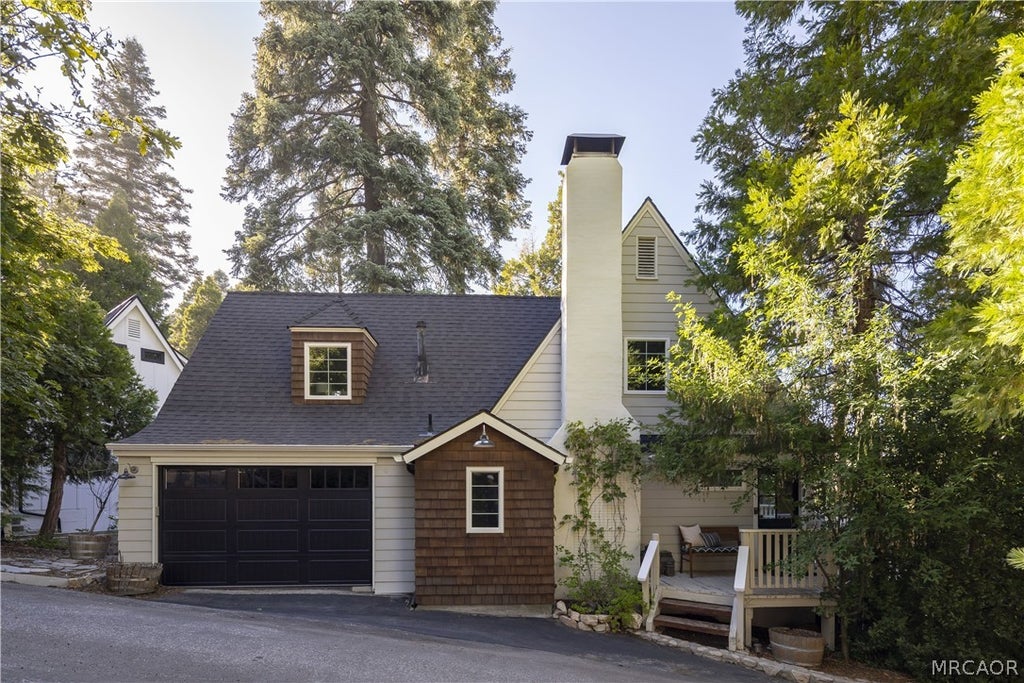 Photo of 27780 Lakes Edge Road, Lake Arrowhead, CA 92352 (MLS # 32601572)