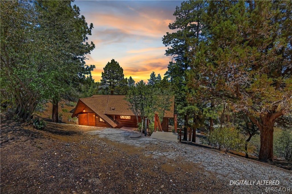 Photo of 621 E Shakespeare Lane, Big Bear City, CA 92314 (MLS # 32601280)