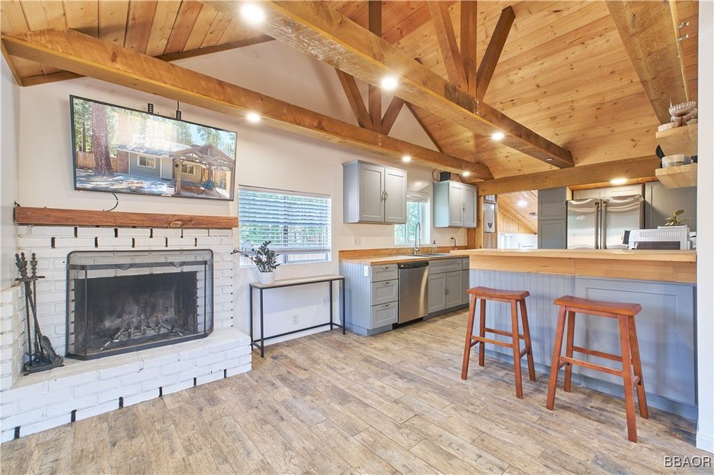 Photo of 380 Canvasback Drive, Big Bear Lake, CA 92315 (MLS # 32501642)