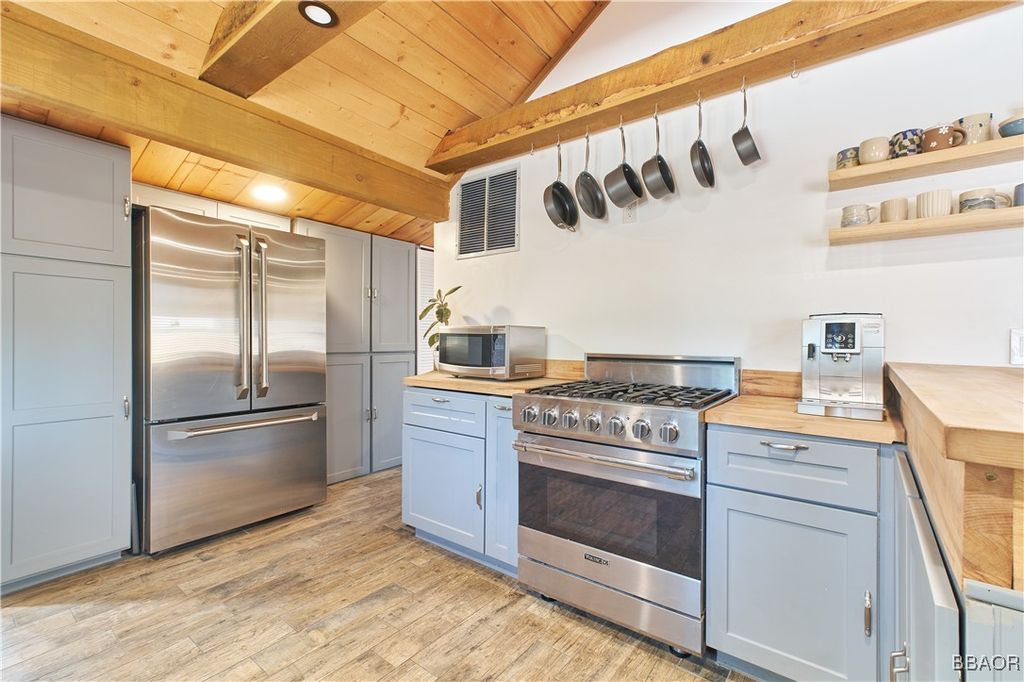 Photo of 380 Canvasback Drive, Big Bear Lake, CA 92315 (MLS # 32501642)