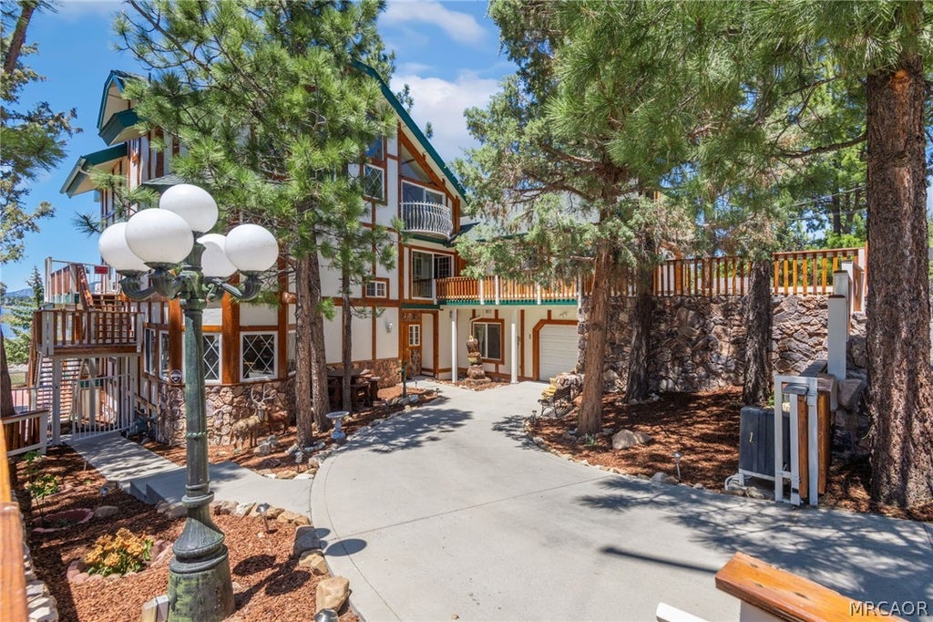 Photo of 202 S Eagle Drive, Big Bear Lake, CA 92315 (MLS # 32600532)