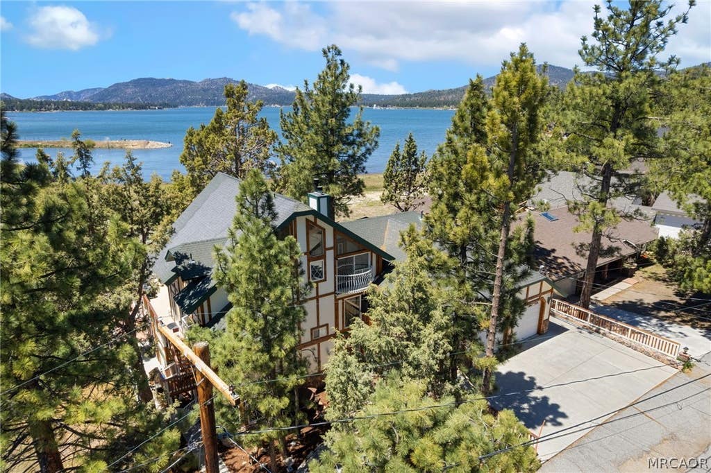 Photo of 202 S Eagle Drive, Big Bear Lake, CA 92315 (MLS # 32600532)