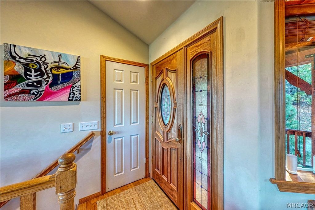 Photo of 863 Grass Valley Road, Lake Arrowhead, CA 92352 (MLS # 32600528)