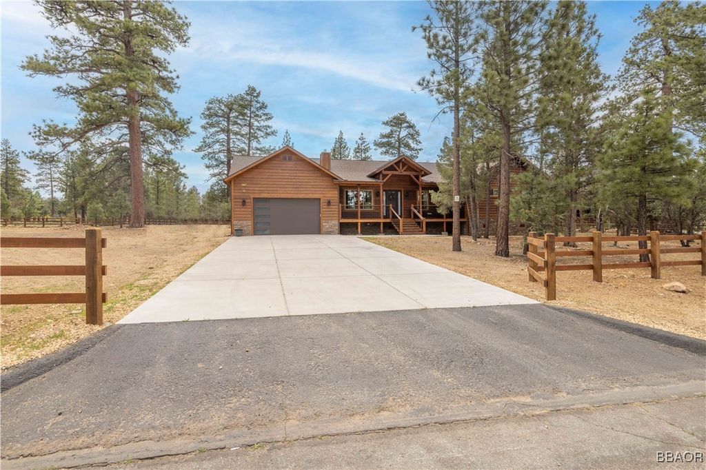 Photo of 1635 Shenandoah Way, Big Bear City, CA 92314 (MLS # 32501409)