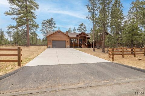 Photo of 1635 Shenandoah Way, Big Bear City, CA 92314 (MLS # 32501409)