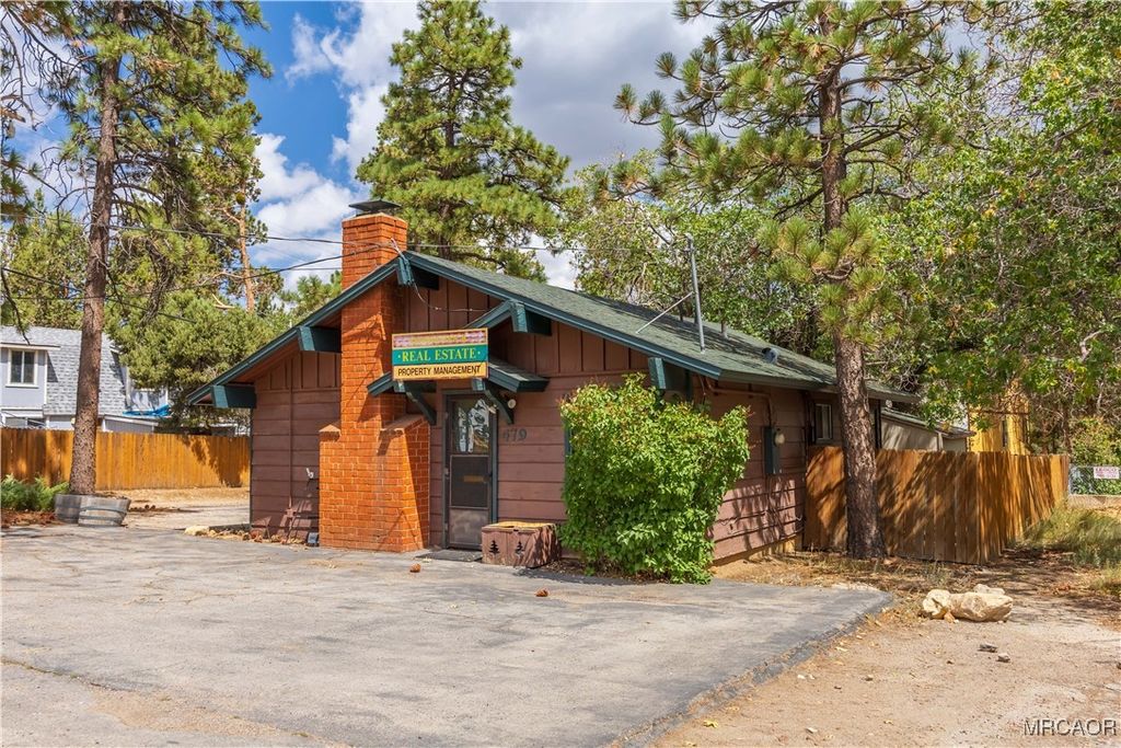 Photo of 479 Maple Lane, Sugarloaf, CA 92386 (MLS # 32502235)