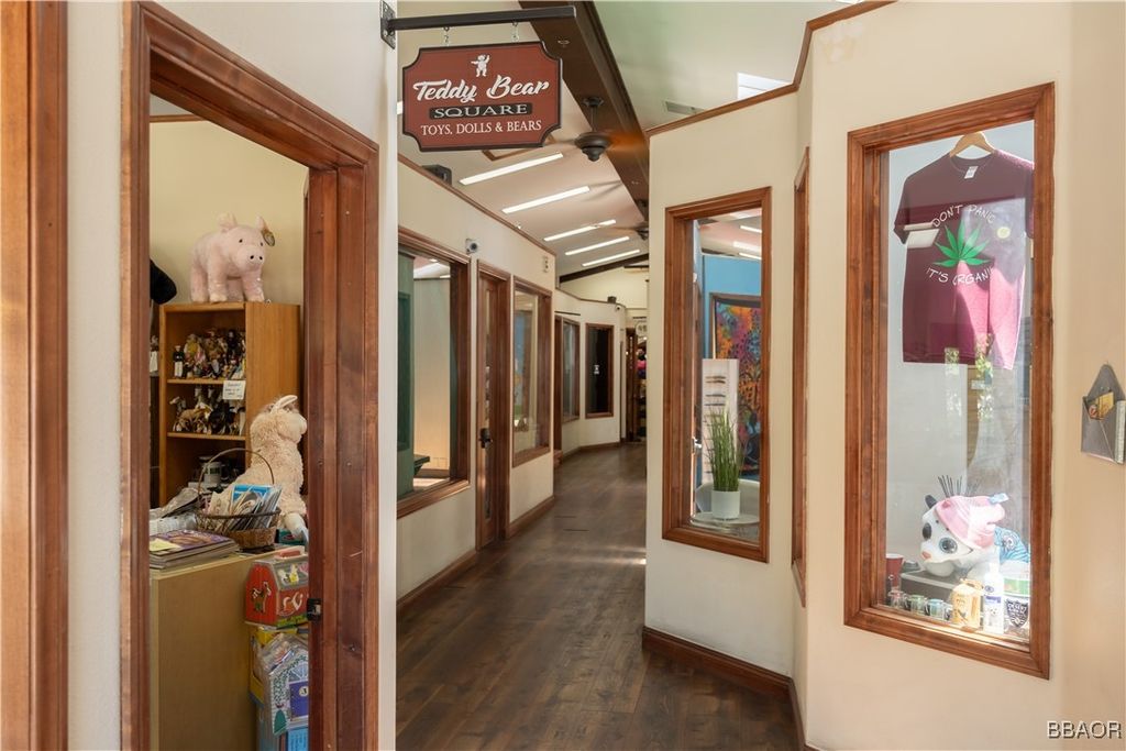 Photo of 652 Pine Knot Blvd, Big Bear Lake, CA 92315 (MLS # 32502113)