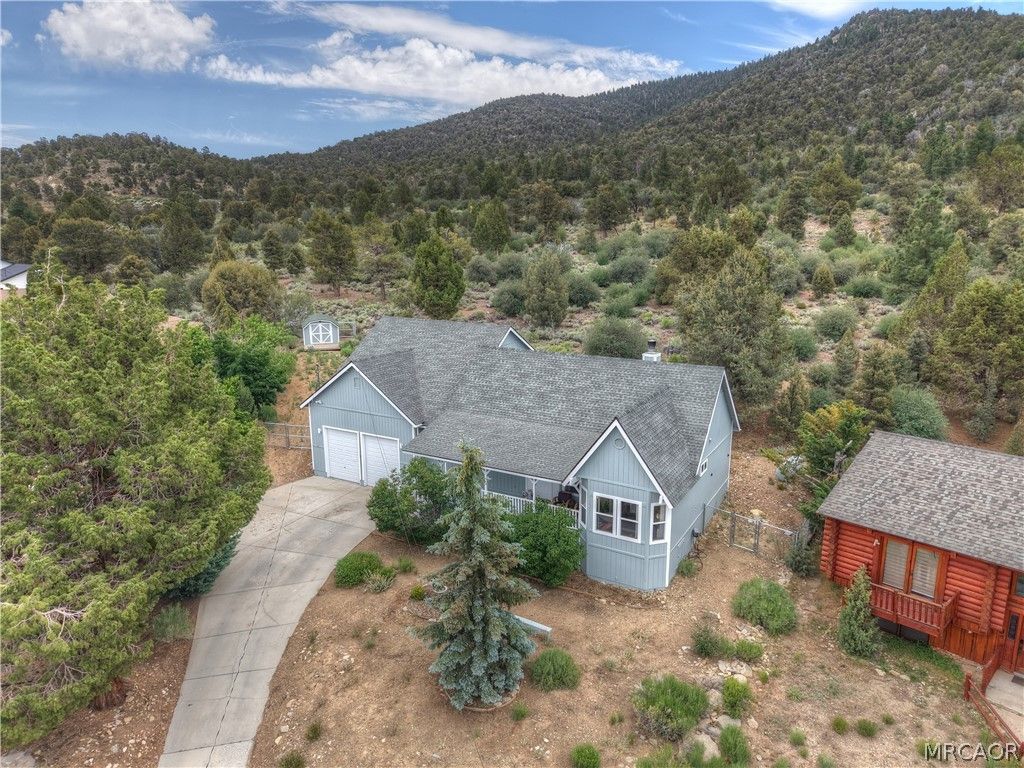 Photo of 1285 Skyview Court, Big Bear City, CA 92314 (MLS # 32600356)