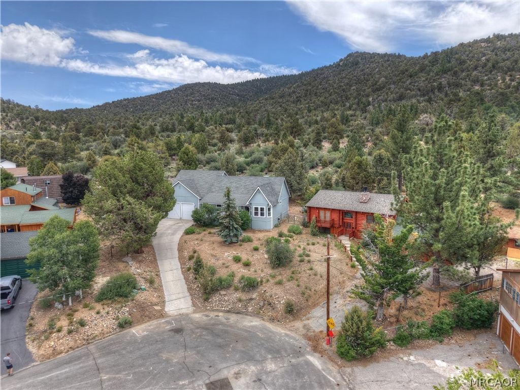 Photo of 1285 Skyview Court, Big Bear City, CA 92314 (MLS # 32600356)