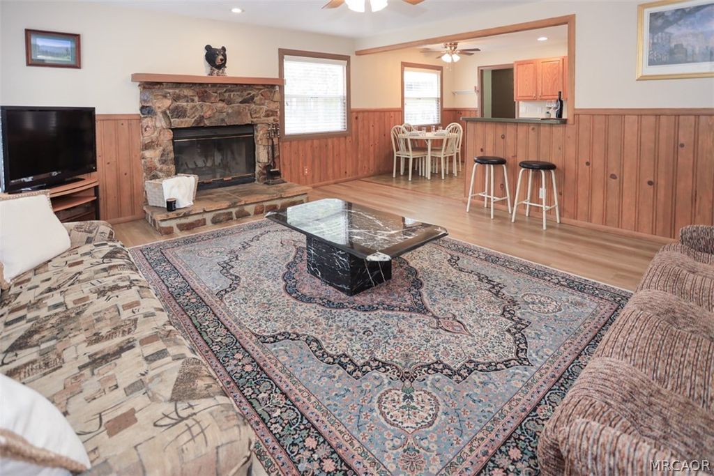 Photo of 433 Conklin Road, Big Bear Lake, CA 92315 (MLS # 32600434)