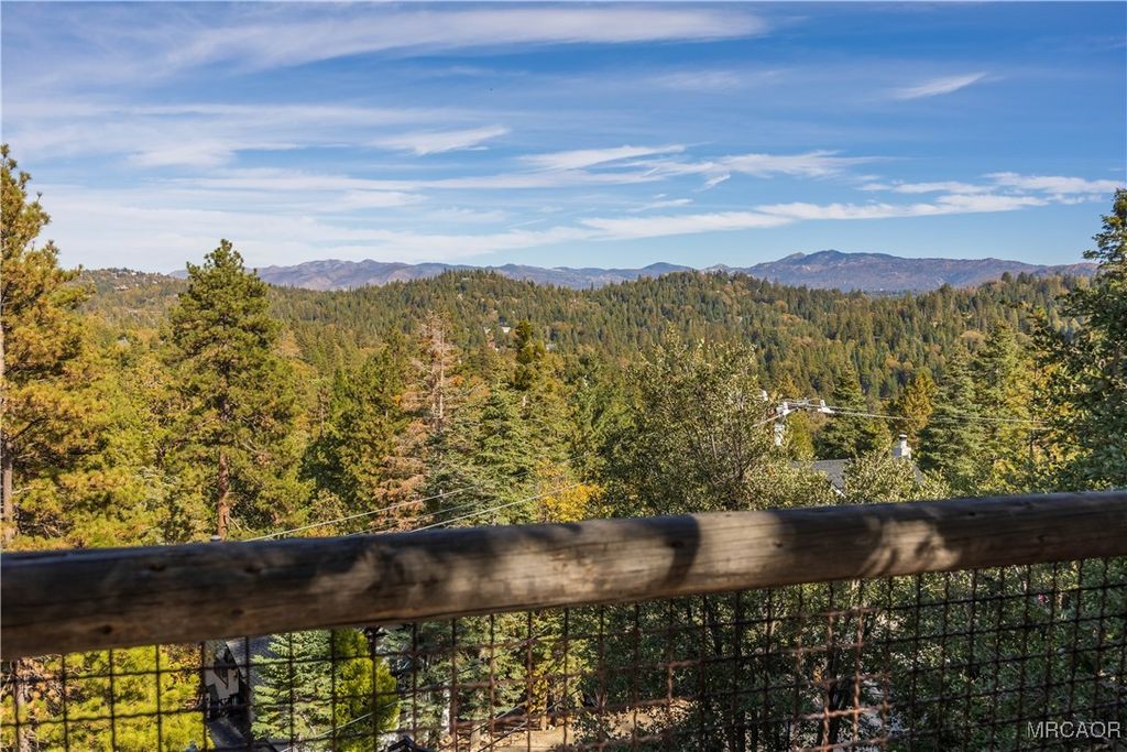 Photo of 26329 Spyglass Drive, Lake Arrowhead, CA 92352 (MLS # 32502590)