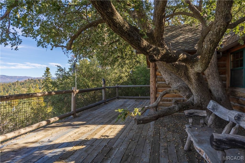 Photo of 26329 Spyglass Drive, Lake Arrowhead, CA 92352 (MLS # 32502590)