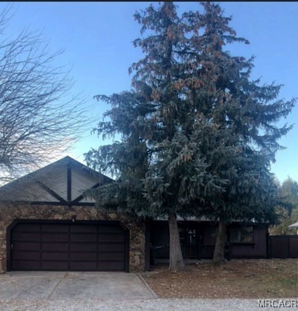 Photo of 324 San Anselmo Drive, Big Bear City, CA 92314 (MLS # 32600064)