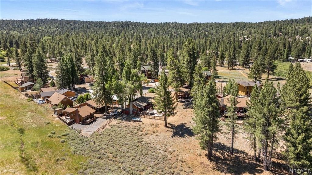 Photo of 628 Bayview Road, Big Bear Lake, CA 92315 (MLS # 32600360)