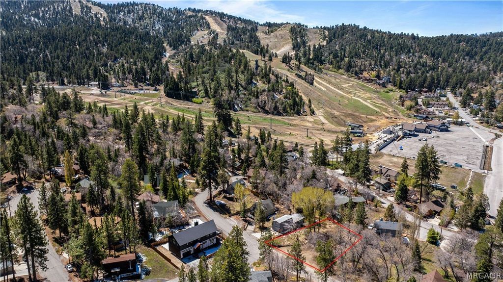 Photo of 1270 Siskiyou Drive, Big Bear Lake, CA 92315 (MLS # 32600792)