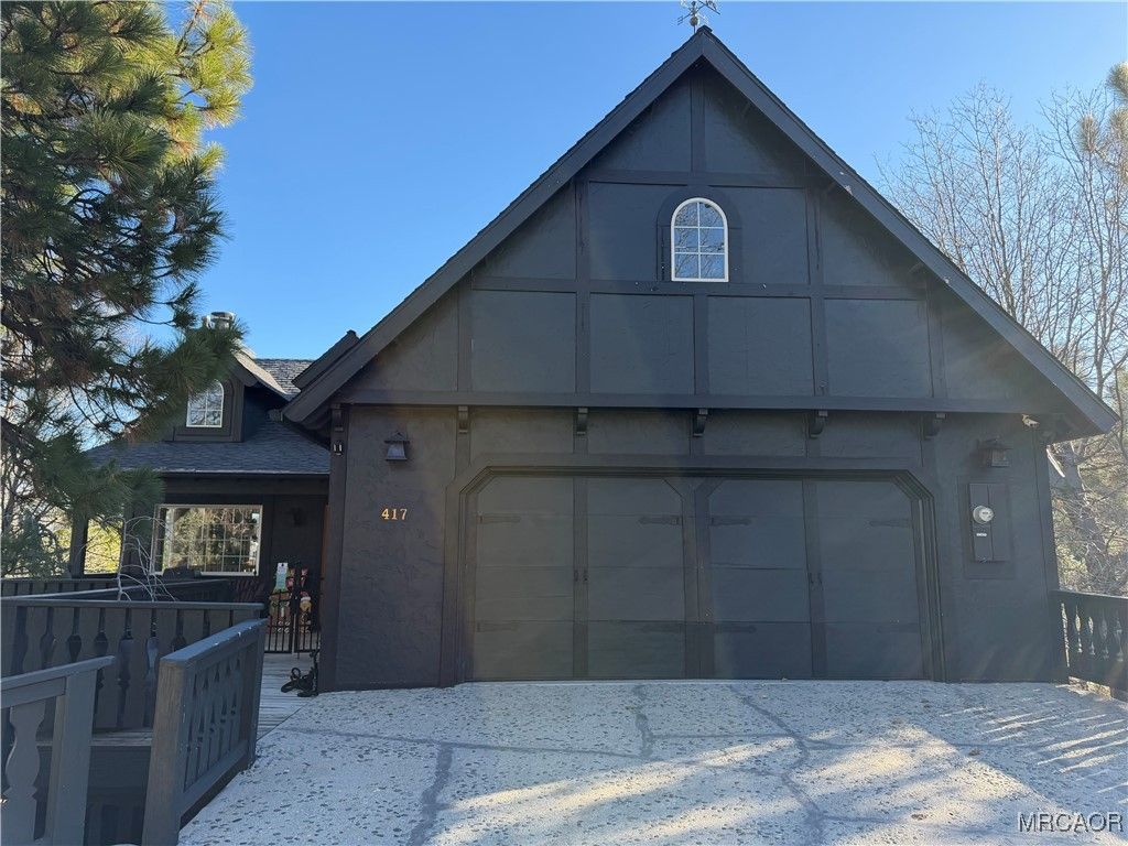 Photo of 417 Emerald Way, Lake Arrowhead, CA 92352 (MLS # 32600118)