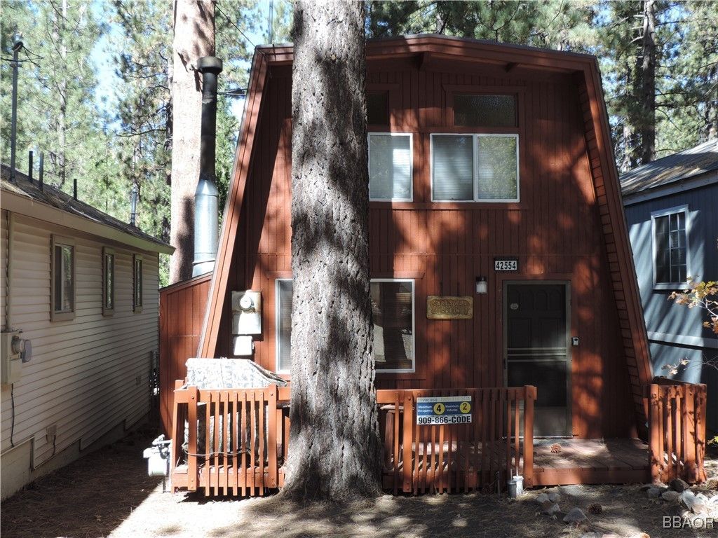 Photo of 42554 Cedar Avenue, Big Bear Lake, CA 92315 (MLS # 32501219)