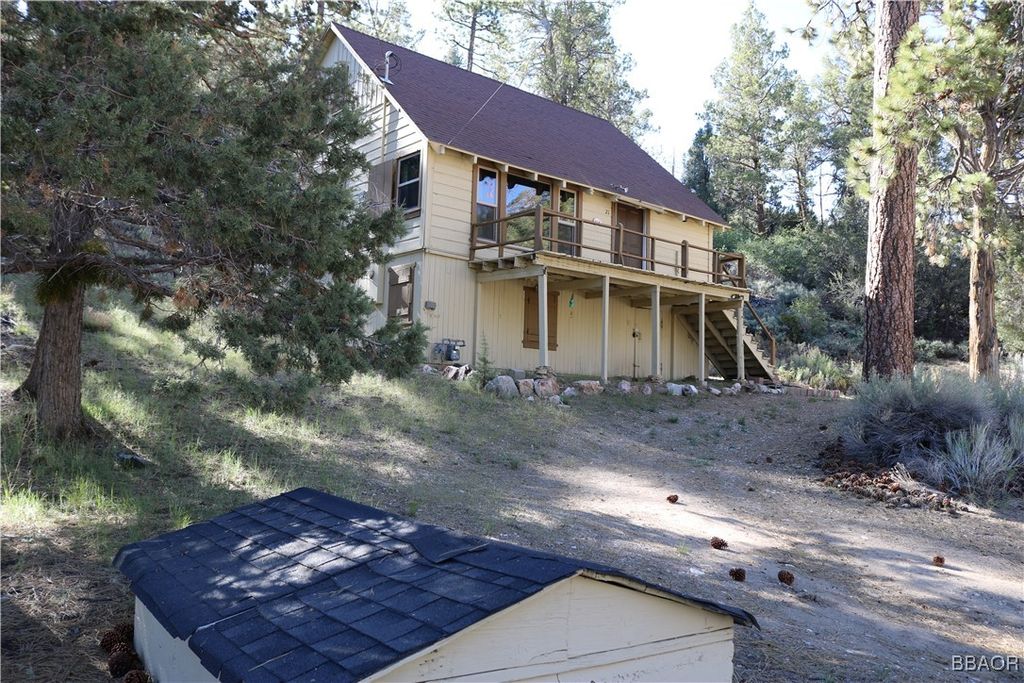 Photo of 21 Holcomb Valley Road, Fawnskin, CA 92333 (MLS # 32501352)